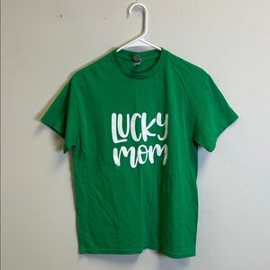 Gildan Green 'Lucky Mom' Short Sleeve Tee